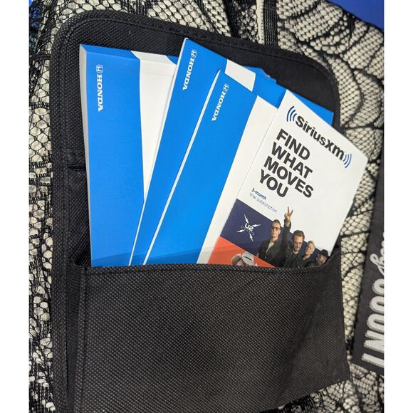 2022 Honda Pilot Owner’s Manual Set OEM | Factory Case | Complete & Mint - Picture 4 of 14